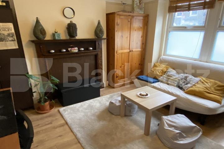 Spacious ground floor garden flat in Surrey Quays Trundleys Road , Surrey Quays 